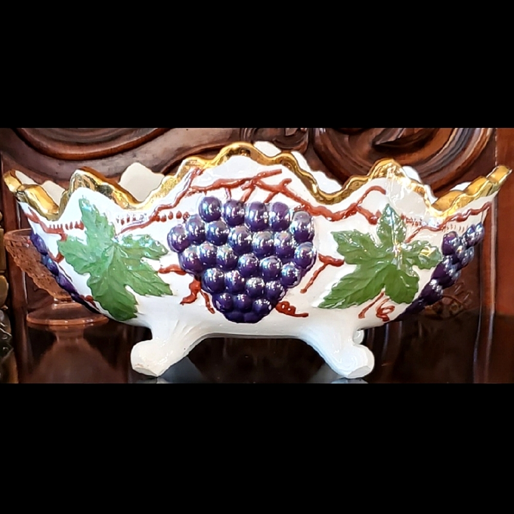 Vntg Irredescent 🍇 leaves/vine/grapes motif w/gold trim Fruit Bowl, Jardiniere